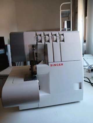 Remalladora Overlock Singer