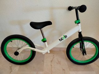 Bicicleta de equilibrio Bixe blanca y verde