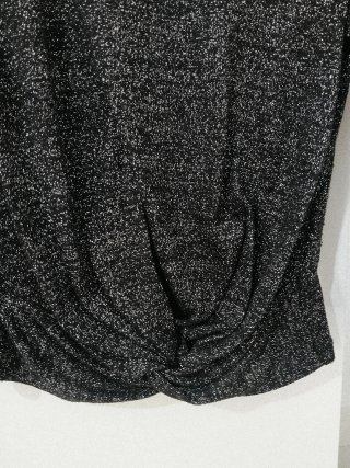 Top collo alto nero con fili argento tg S