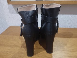 Botines Negros con Tacón