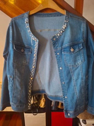 Chaqueta vaquera con pedrería Talla L