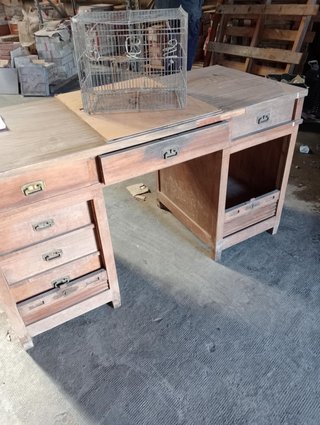 Mesa de despacho antigua de madera