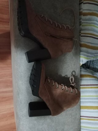 Botines marrones con cordones