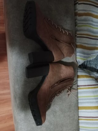 Botines marrones con cordones