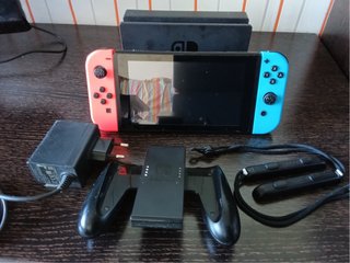 Nintendo Switch Rojo y Azul.