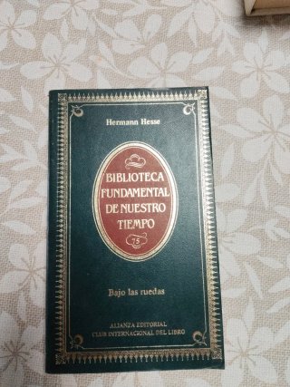 Bajo las ruedas