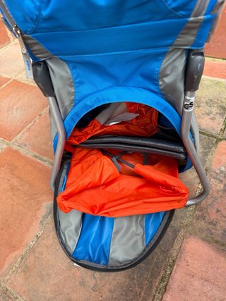 Mochila portabebés Deuter montaña