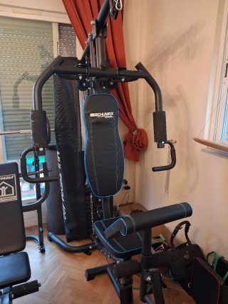 Banco de pesas y estación de musculación
