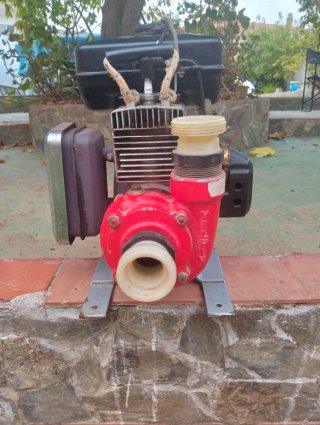 Bomba de Agua con Motor de Gasolina
