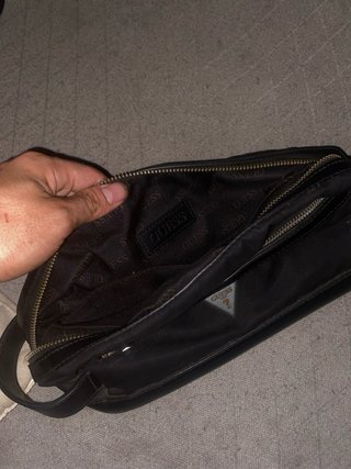 Bolso de mano Guess negro
