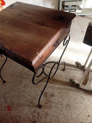 Pupitre antiguo madera y metal