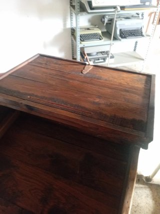 Pupitre antiguo madera y metal