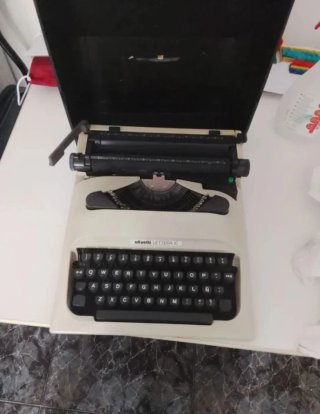 Máquina de escribir Olivetti Lettera 10
