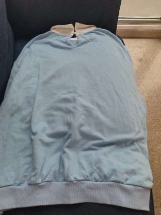 Sudadera SHEIN azul con cuello blanco Talla XL
