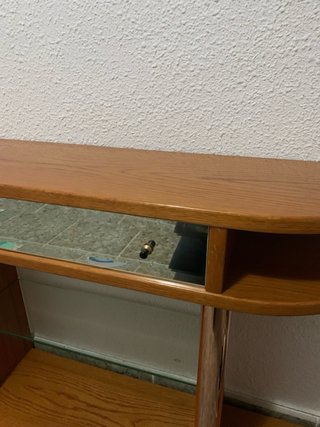 Mueble recibidor de madera y cristal