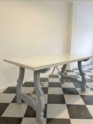 Mesa de Comedor Castellana y 4 Sillas
