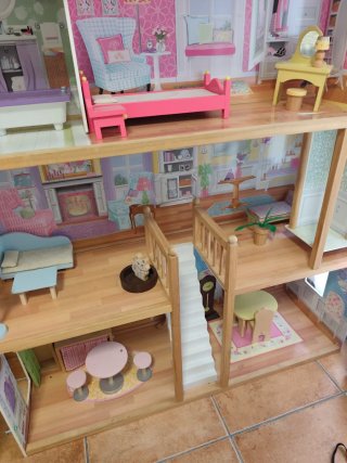 Casa de muñecas con accesorios
