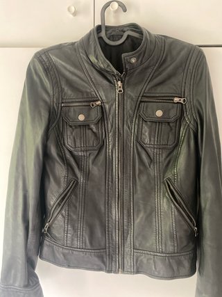 Chaqueta de cuero negra