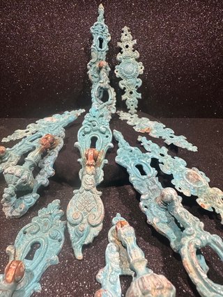 Tiradores y bocallaves antiguos ornamentados