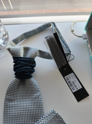 Corbatín y pañuelo de traje