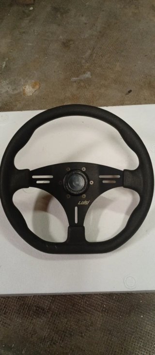 Volante Luisi con piña para Renault 5