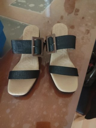 Sandalias Mina Beige y Negras