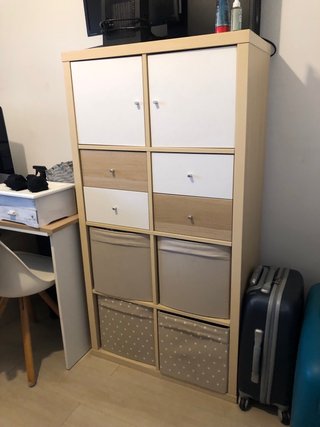 Estantería IKEA con puertas y cajones