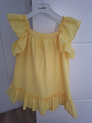Vestido amarillo con volantes