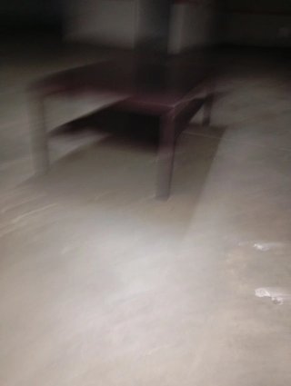 Mesa de centro de madera oscura