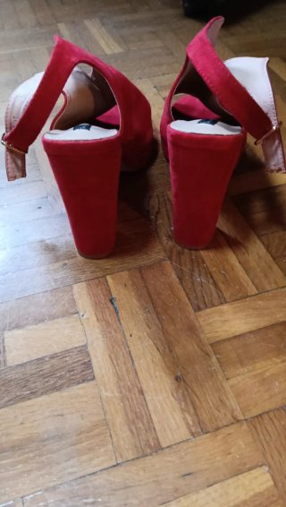 Zapatos rojos de tacón