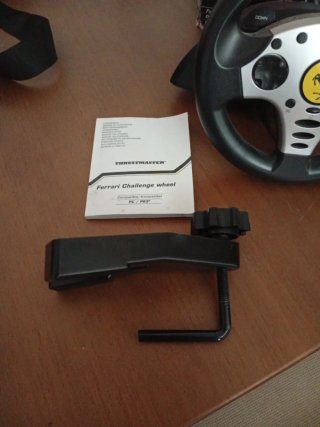 Volante Ferrari para PC y PS3
