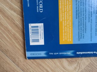 New headway English course. Pre-Intermediate st...
