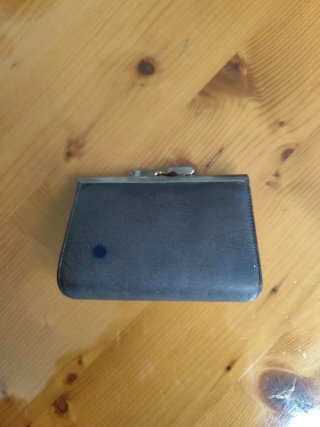 Monedero vintage gris y rojo