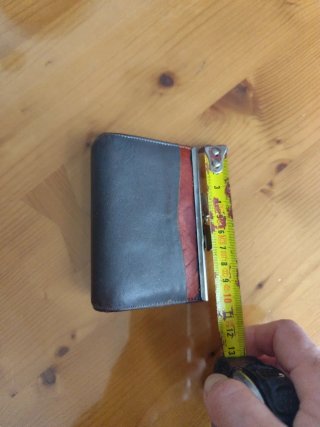 Monedero vintage gris y rojo