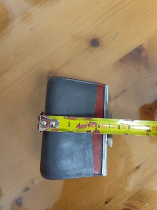 Monedero vintage gris y rojo