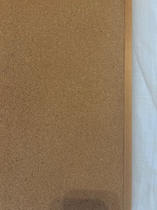 Tablero de corcho con marco de madera