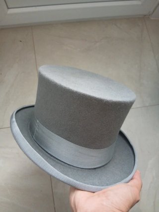 Sombrero de copa gris