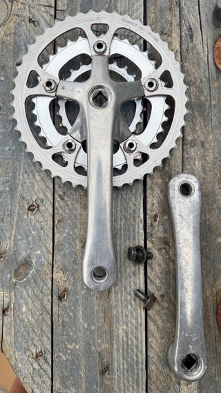 Pedalier Suntour con platos Shimano