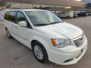 Lancia Voyager 2012