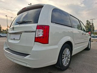 Lancia Voyager 2012