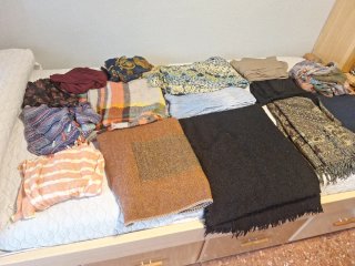 Lote de pañuelos y bufandas