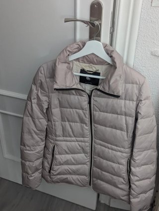 Cazadora acolchada Zara mujer beige