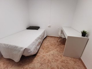 Piso en alquiler en Polígonos - Recinto Ferial Cortijo de Torres en Málaga