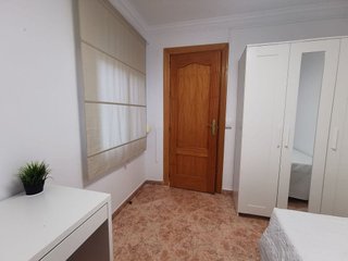 Piso en alquiler en Polígonos - Recinto Ferial Cortijo de Torres en Málaga