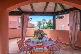 Piso en alquiler en Costabella en Marbella