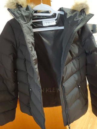 Chaqueta de plumas Calvin Klein negra