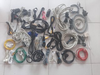 Lote de cables y conexiones variadas