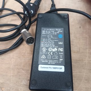 Cargador de Batería Litio 42V