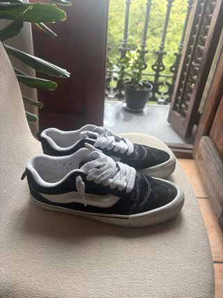 Zapatillas Vans Negras y Blancas