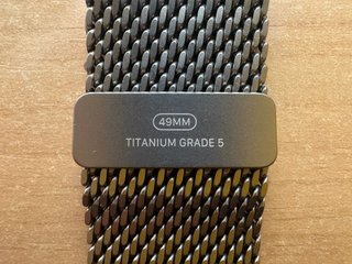 Apple Watch ULTRA 49mm Natural Titanium Milanese L